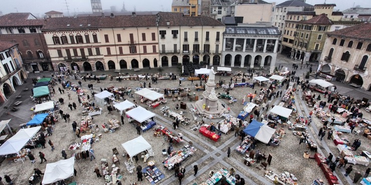 Immagine di repertorio piazza Cavour