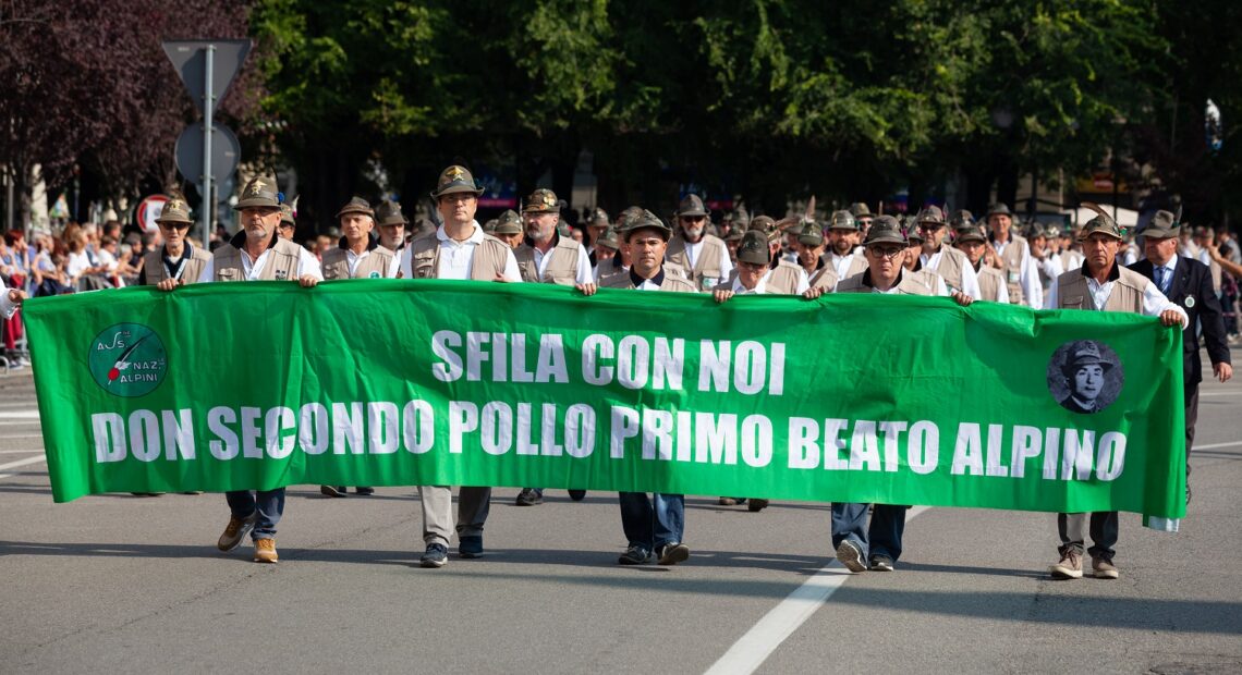Raduno alpini tutti gruppi che hanno sfilato Le foto VercelliNotizie