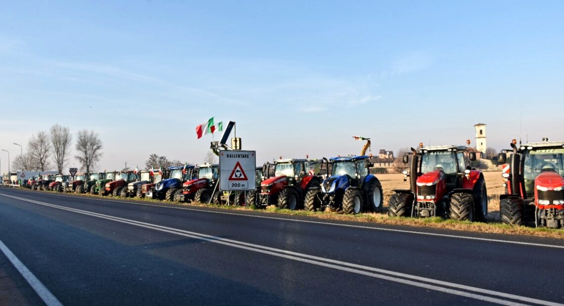 La protesta degli agricoltori è arrivata anche nel Vercellese | VercelliNotizie